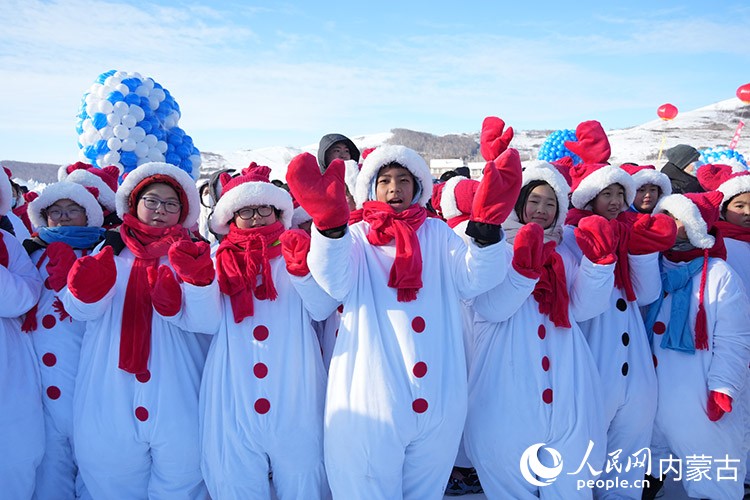 “小雪人”發出熱情的邀請。人民網記者 趙夢月攝