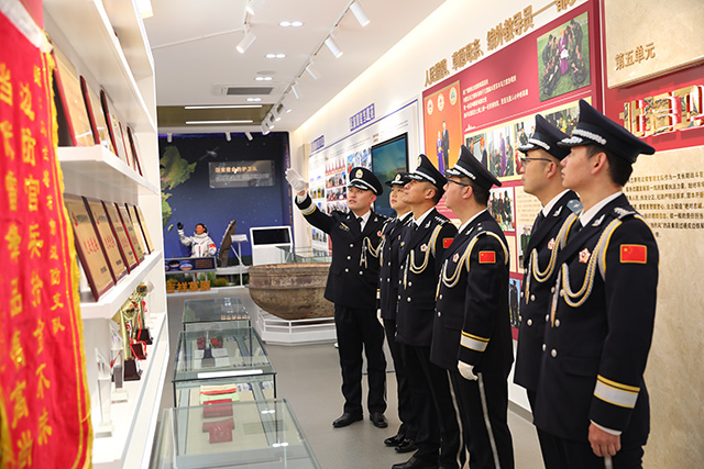 參觀警史館。