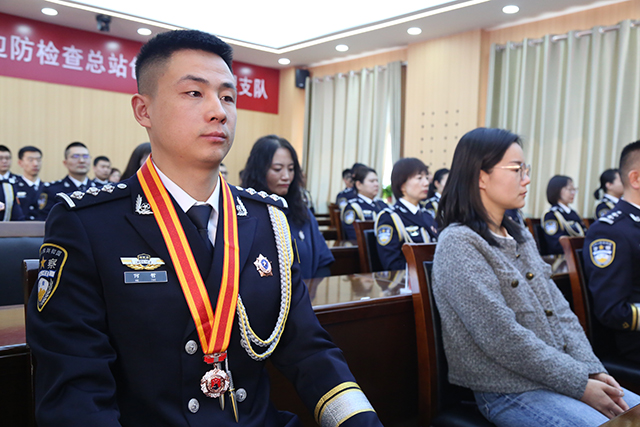 戍守邊疆紀(jì)念章頒發(fā)儀式現(xiàn)場。張宇攝