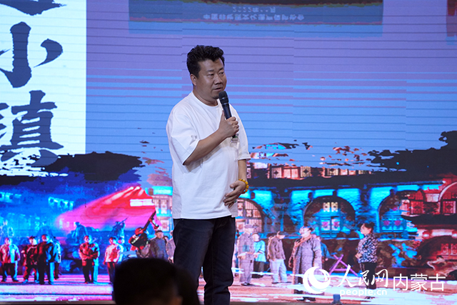 賈宏偉分享該劇的籌備過(guò)程。人民網(wǎng)記者 趙夢(mèng)月攝