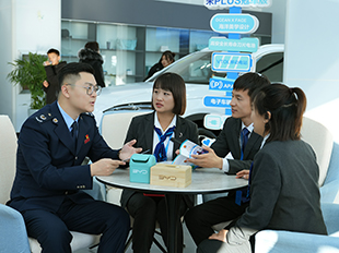 稅務局宣傳人員積極開展以舊換新稅務政策宣傳