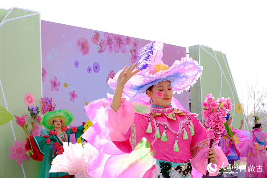 “花漾青城”2025呼和浩特賞花季系列文旅活動開幕式現場。人民網記者 劉藝琳攝
