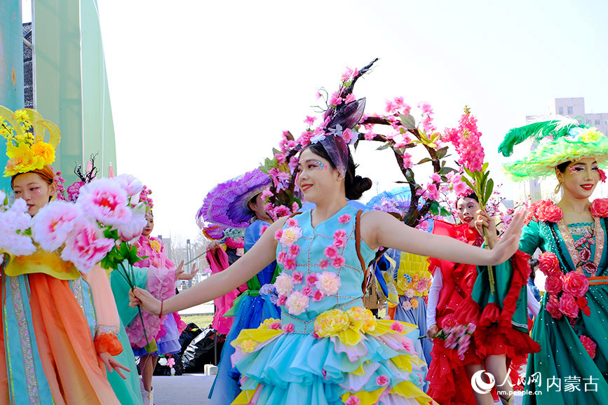 “花漾青城”2025呼和浩特賞花季系列文旅活動開幕式現場。人民網記者 劉藝琳攝