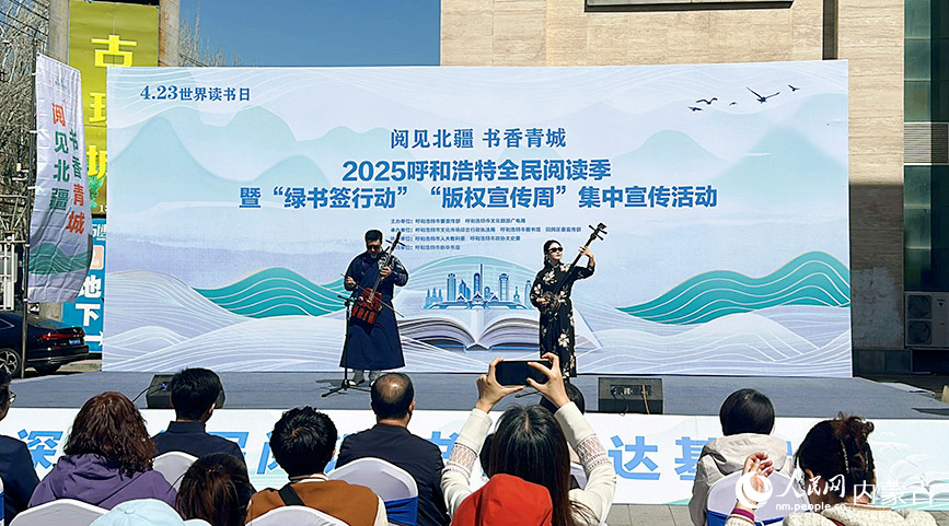 文藝演出。 實習生 劉瀛攝