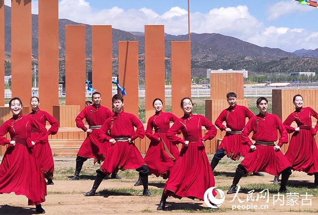 “歡騰的敕勒川”環境演藝彩排現場。主辦方供圖