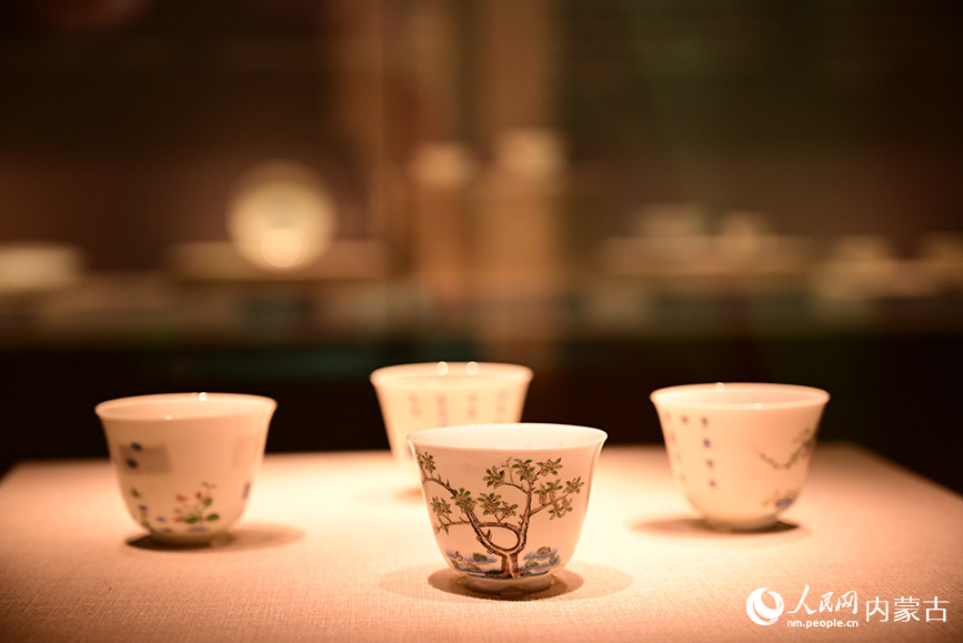 《盛世之器——清代康雍乾時期景德鎮陶瓷珍品展》展品。人民網記者 寇雅楠攝