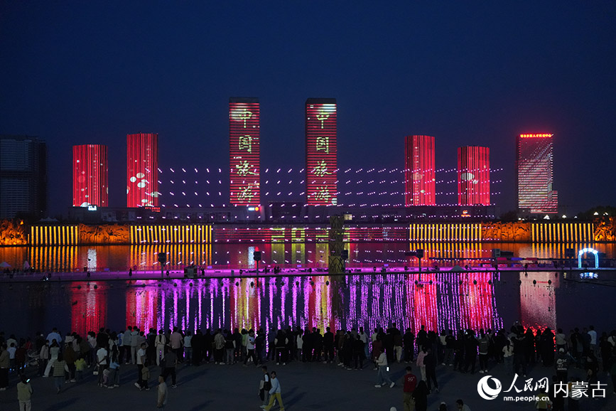 千架無人機緩緩升空。人民網記者 趙夢月攝