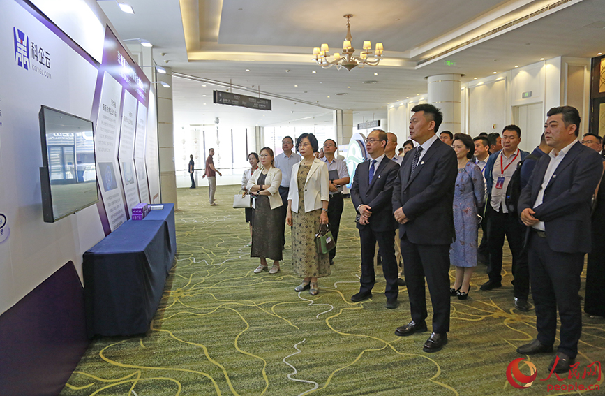 與會嘉賓聽取京津冀三地高新技術企業發展情況介紹。人民網記者 崔新耀攝