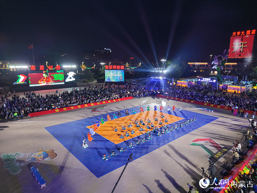 中場(chǎng)演出。人民網(wǎng)記者 齊浩男攝