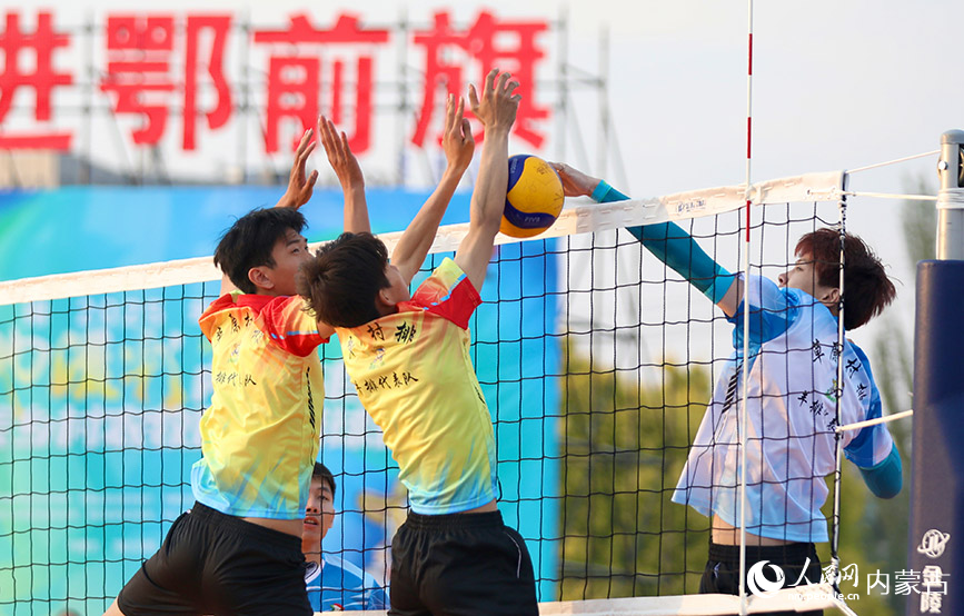 攔網(wǎng)。人民網(wǎng)記者 齊浩男攝