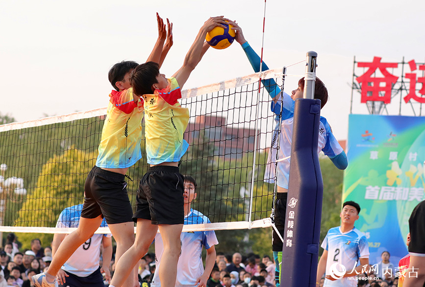 網(wǎng)上爭奪。王亮攝