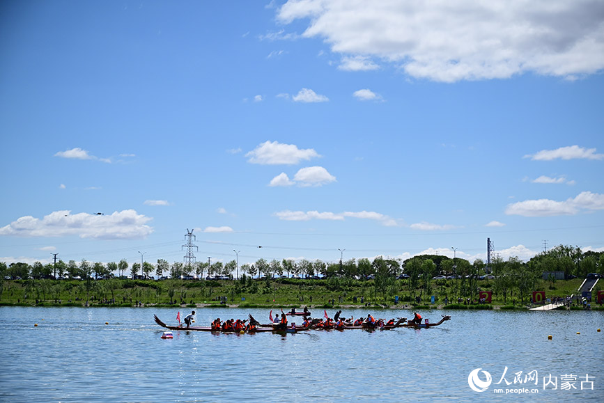 大黑河龍舟賽現場。人民網記者 寇雅楠攝
