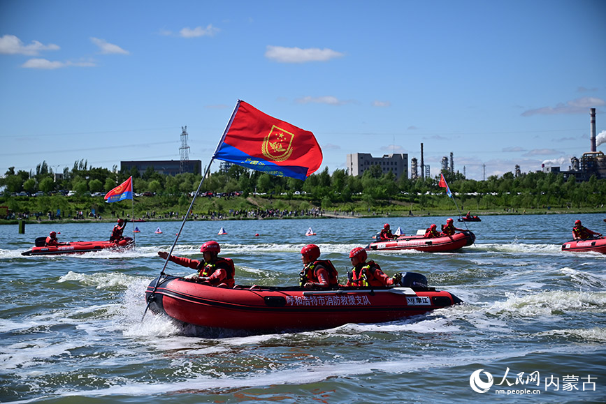 開展消防救援演習。人民網記者 寇雅楠攝