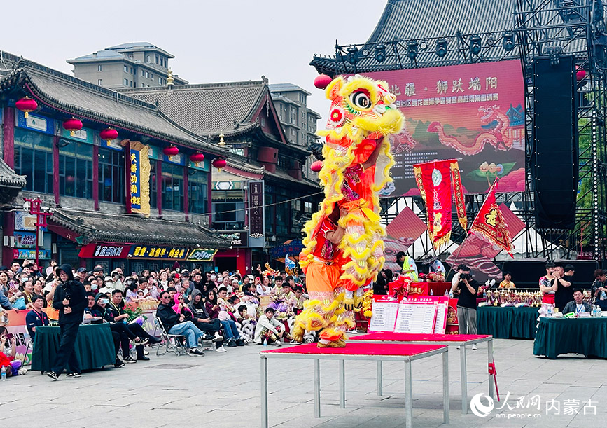 傳統南獅表演惟妙惟肖。實習生 劉瀛攝