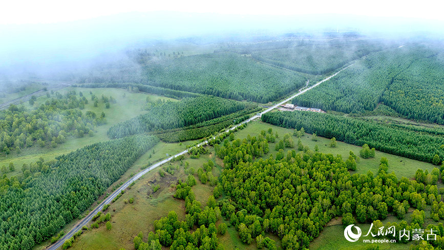 6月2日，航拍克什克騰旗烏蘭布統(tǒng)草原美景。李富攝