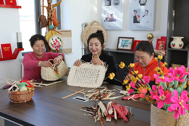 草編技藝帶領婦女致富