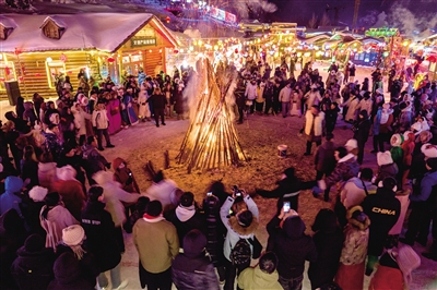 游客齊聚阿爾山。