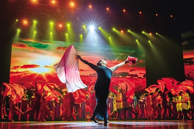 “歌游內蒙古 嶺上新興安 群文贊北疆”2025迎新年群眾專場文藝晚會。