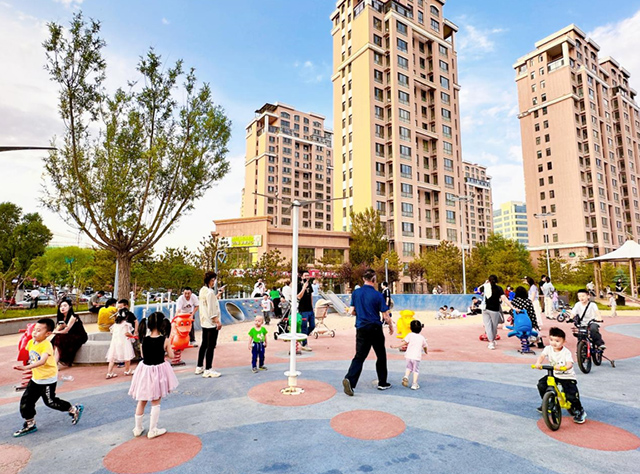 口袋公園成為孩子樂園。