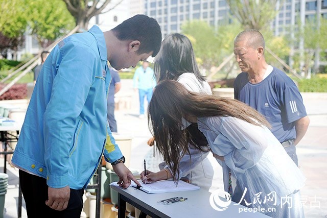 宣傳安全知識。人民網記者 李睿攝