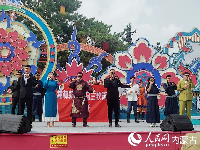 《永遠的烏蘭牧騎》現場。實習生 秦語睿攝
