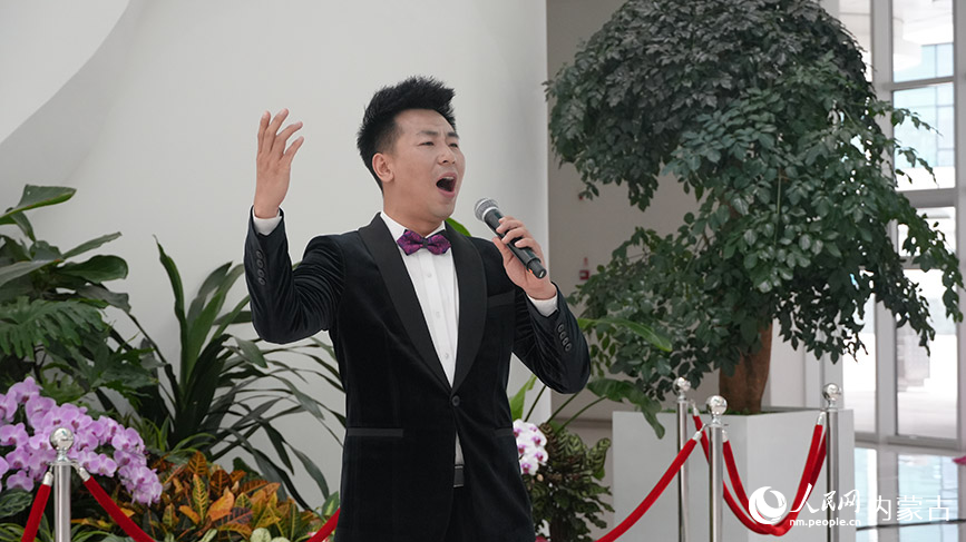 烏蘭牧騎表演現場。實習生 王正玉攝