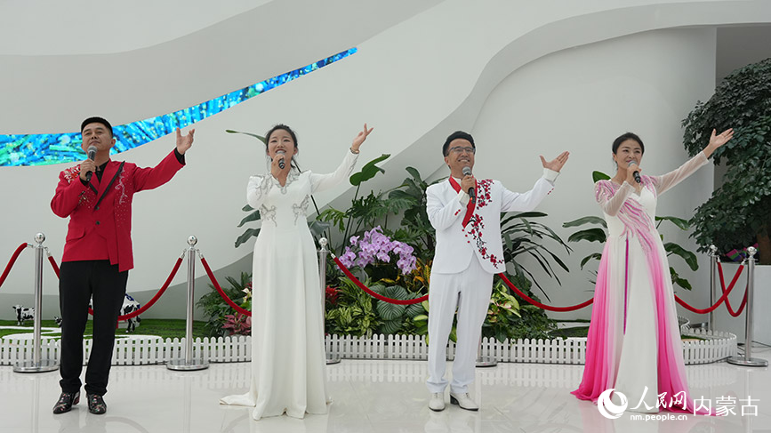 寧夏回族山花兒表演。實習生 王正玉攝