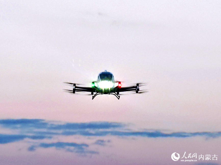 億航智能無人駕駛航空器EH216-S首飛。實習生 秦語睿攝