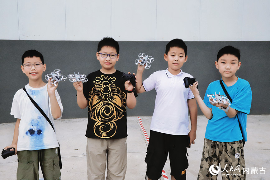 選手們賽后合影。實習(xí)生 韓飛月攝