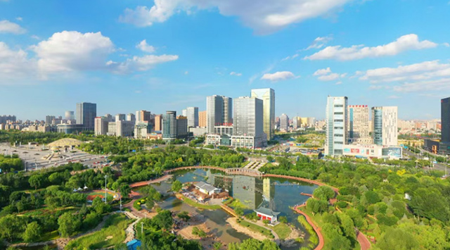 綠意織勝景。喬寶寧攝