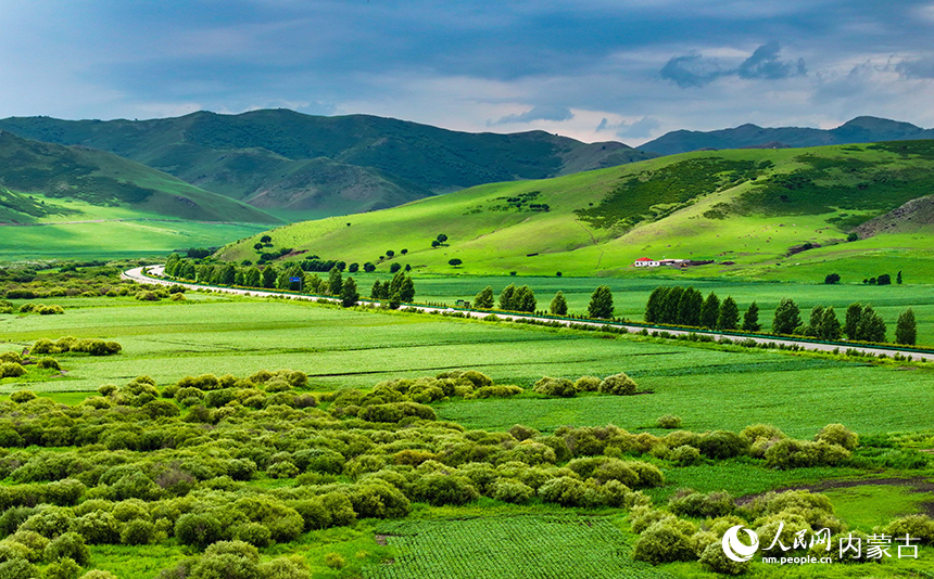 烏蘭毛都草原風光。王正攝