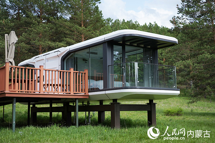 紅花爾基樟子松國家森林公園內設置的觀景房。人民網記者 李睿攝
