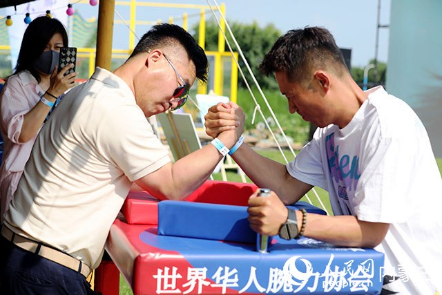 推介活動現場的文藝表演。人民網記者 齊浩男攝