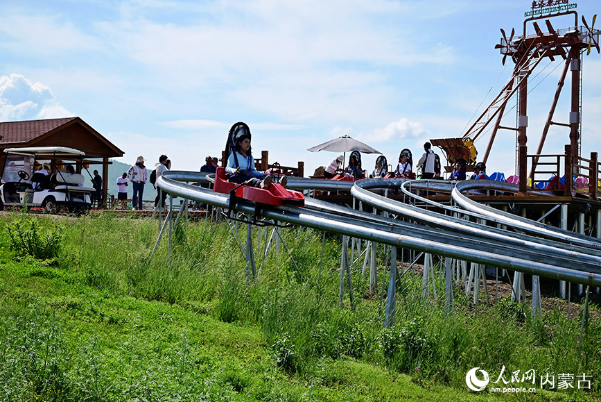 奧洛契莊園內(nèi)滑草項目。實習(xí)生 張雅新攝