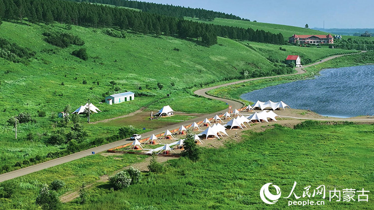 牙克石鳳凰山景區(qū)美如畫(huà)。牙克石市委宣傳部供圖