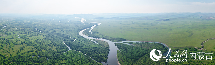 蜿蜒曲折的根河。人民網記者 齊浩男攝