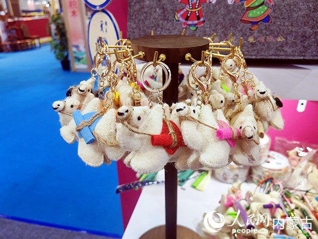 羊毛氈駱駝鑰匙鏈。實(shí)習(xí)生 秦語(yǔ)睿攝