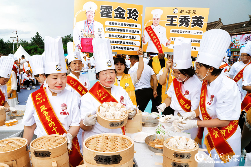 燒賣美食季暨第三屆內蒙古名小吃美食文化周開幕。實習生 韓飛月攝