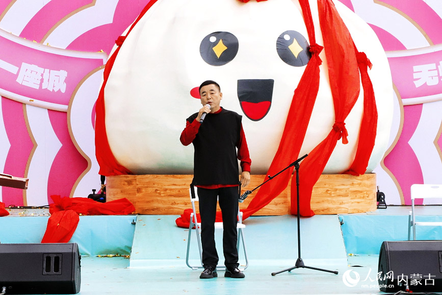 燒賣美食季暨第三屆內蒙古名小吃美食文化周開幕。實習生 韓飛月攝