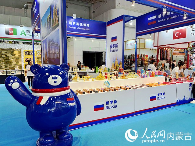 琳瑯滿目的俄羅斯商品。實(shí)習(xí)生 劉恒岳攝