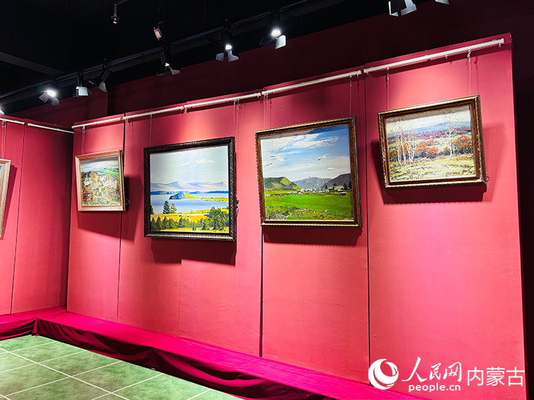 油畫寫生基地中展示的作品。人民網記者 張聿修攝