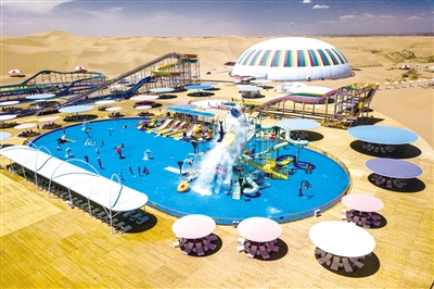 娛樂設施齊全的響沙灣。