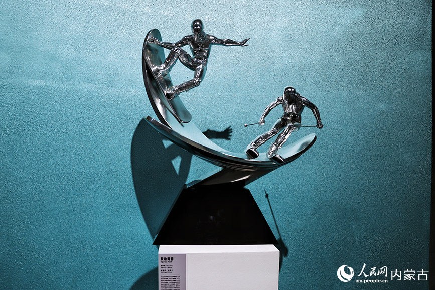 雕塑藝術(shù)展現(xiàn)場展品。實習生 韓飛月攝