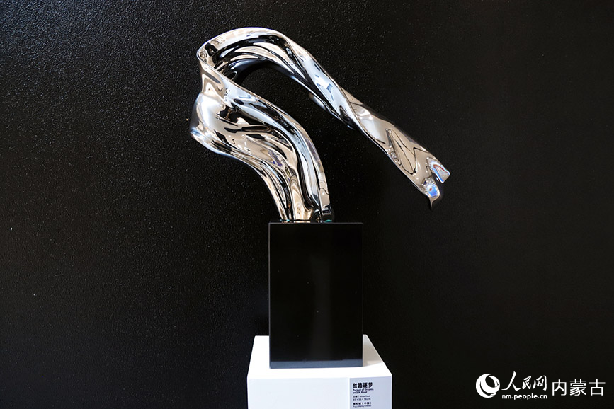 雕塑藝術展現場展品。實習生 韓飛月攝