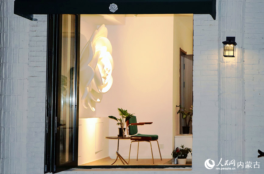 東護城河北街夜景。實習生 王伊蕊攝