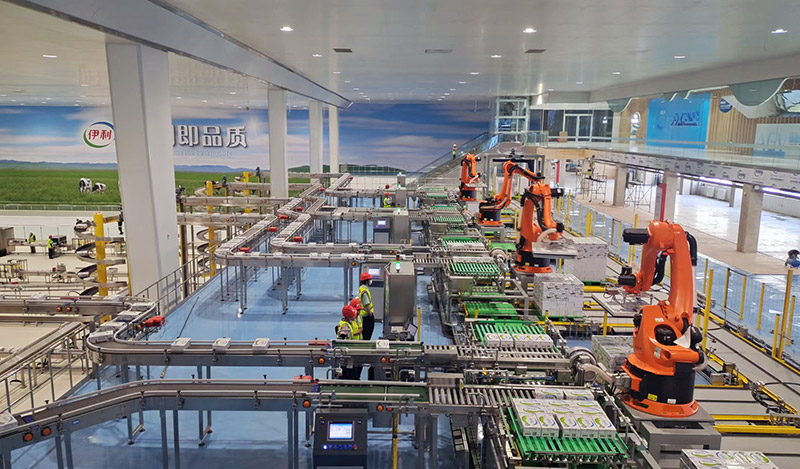 伊利現(xiàn)代智慧健康谷液態(tài)奶工廠機械化作業(yè)
