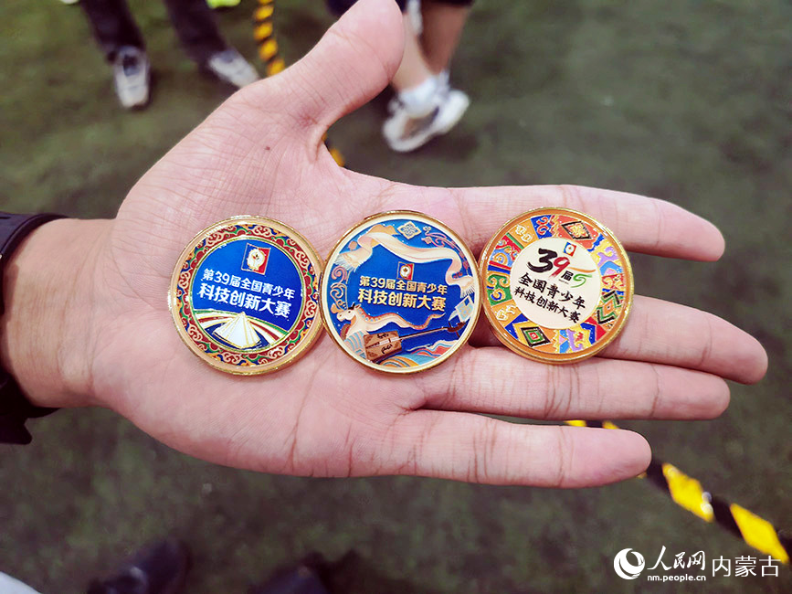 活動徽章。實習生 秦語睿攝