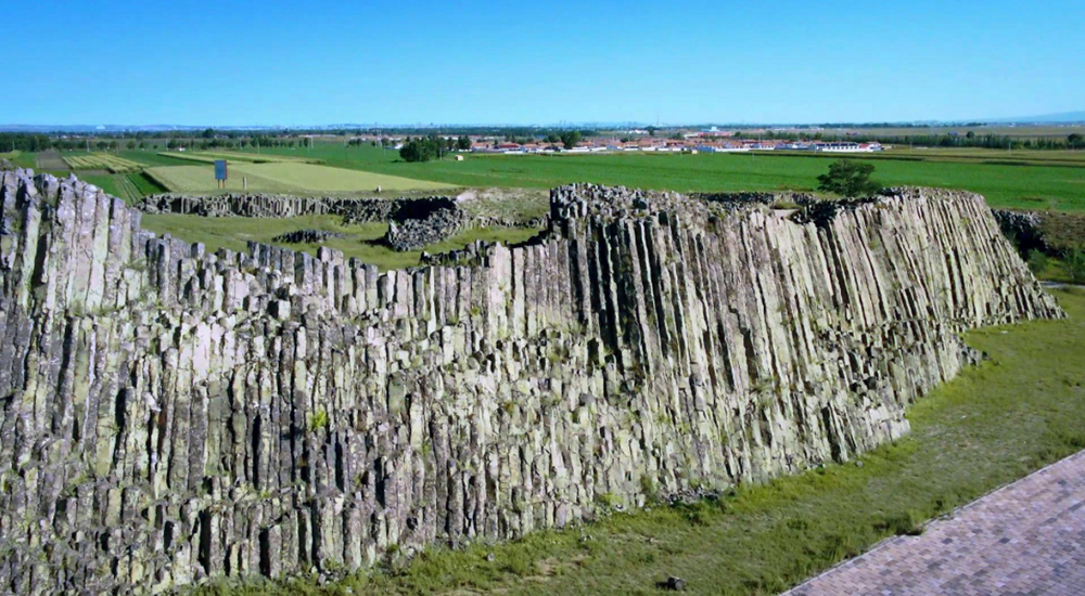 察右前旗石林。