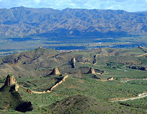 蜿蜒曲折明長城。