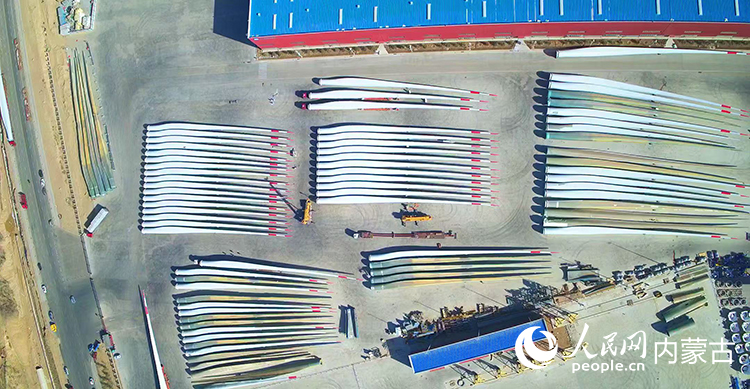 明陽新能源智能制造產(chǎn)業(yè)園制作的葉片。人民網(wǎng)孟佳澍攝